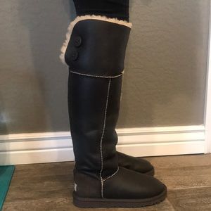 The Knee Bailey Button